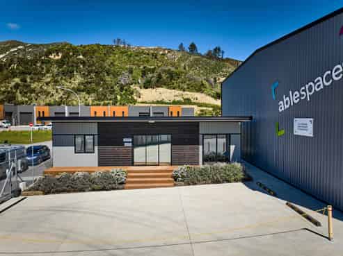 Large yard + warehouse this one has everything