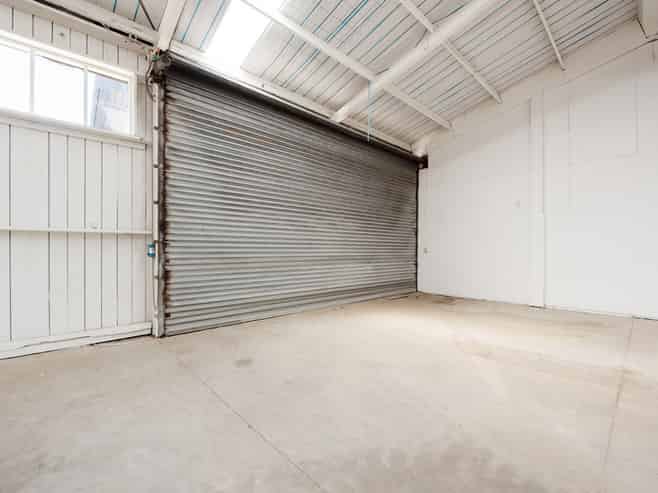Ideal warehouse/office with substantial yard