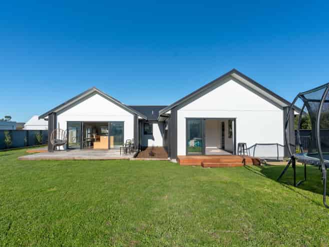 17C Madison Street, Carterton