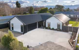 17C Madison Street, Carterton