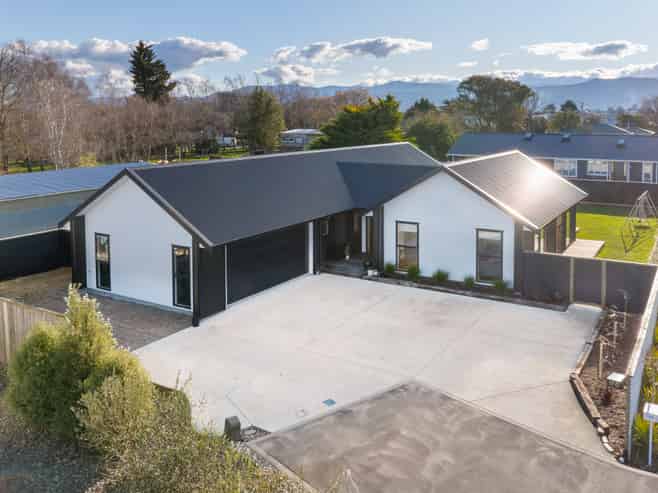 17C Madison Street, Carterton