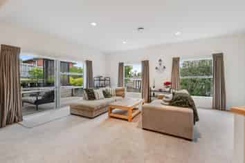 8 Unsworth Drive, Unsworth Heights