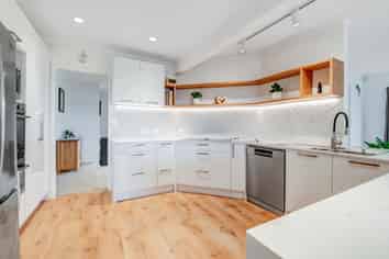 8 Unsworth Drive, Unsworth Heights