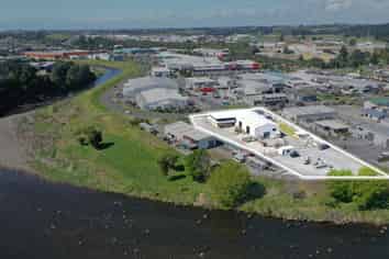 Impressive Commercial Offering - Vacant Possession