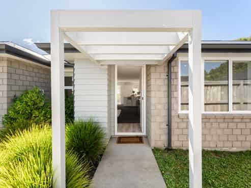 75B PAKANGA GROVE, Pyes Pa