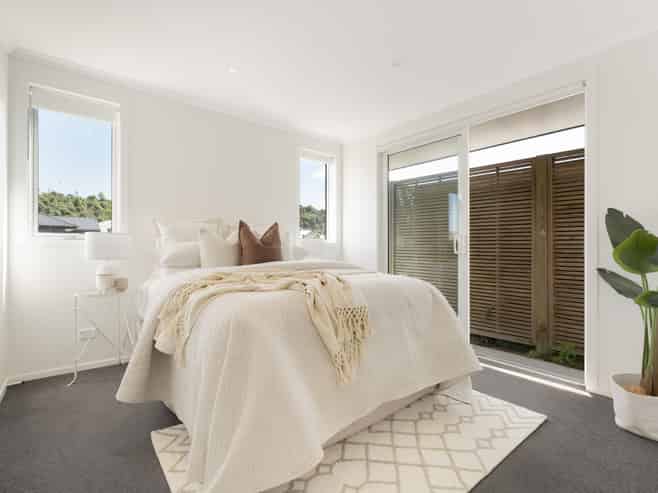 75b Pakanga Grove, Pyes Pa