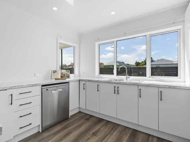 254 Coronation Avenue, Welbourn