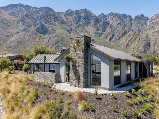 15 McKellar Drive, Jacks Point