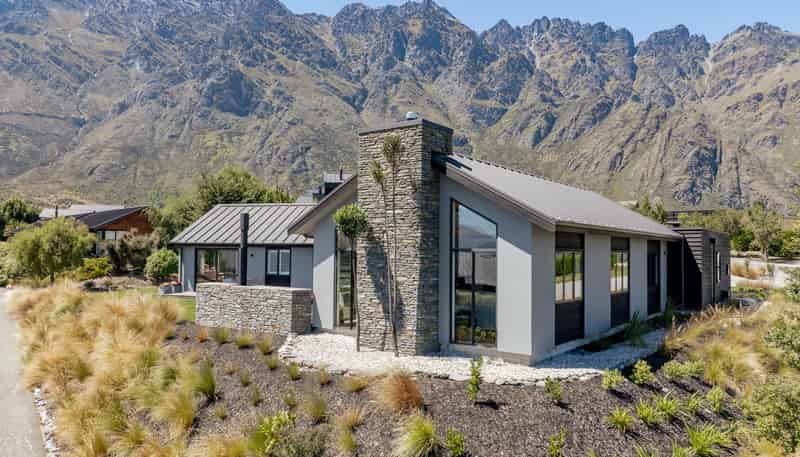 15 McKellar Drive, Jacks Point