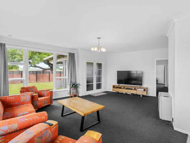 587 Queen Street East, Levin