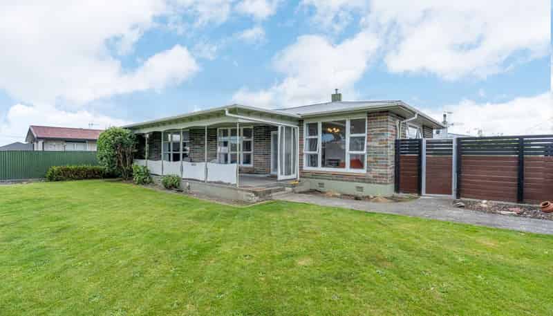 587 Queen Street East, Levin