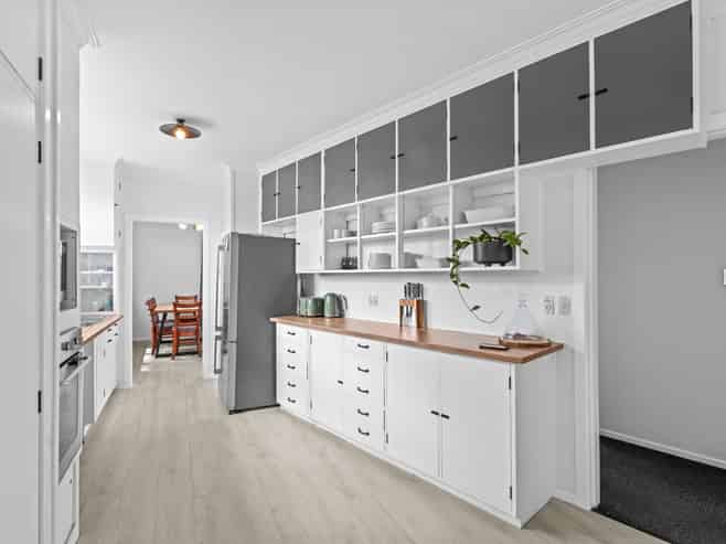 587 Queen Street East, Levin