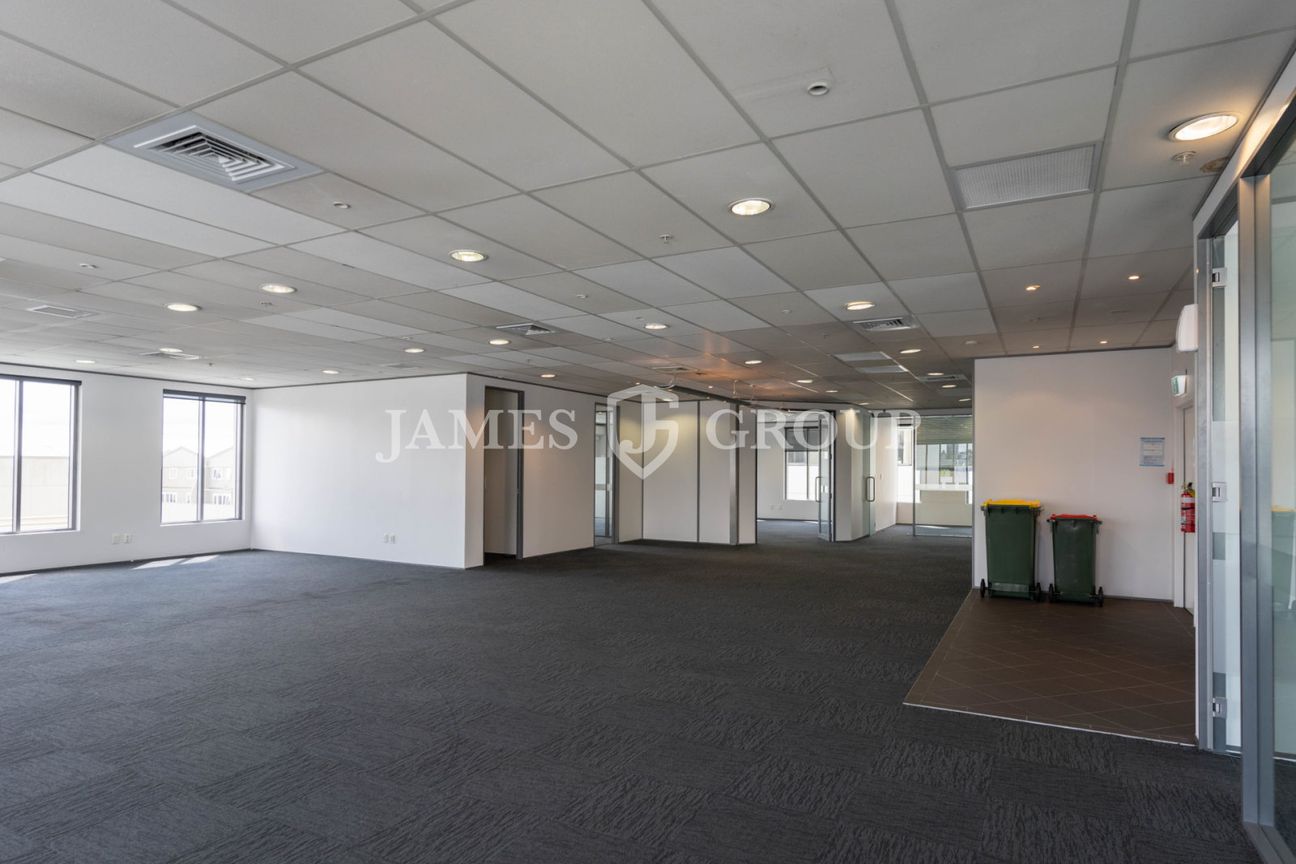 MORDERN BROADWAY OFFICE WITH MUTIPLE MEETING ROOMS - Vista 2