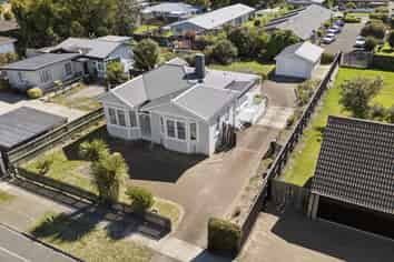 77 Ranolf Street, Victoria