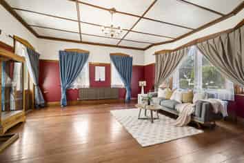 77 Ranolf Street, Victoria