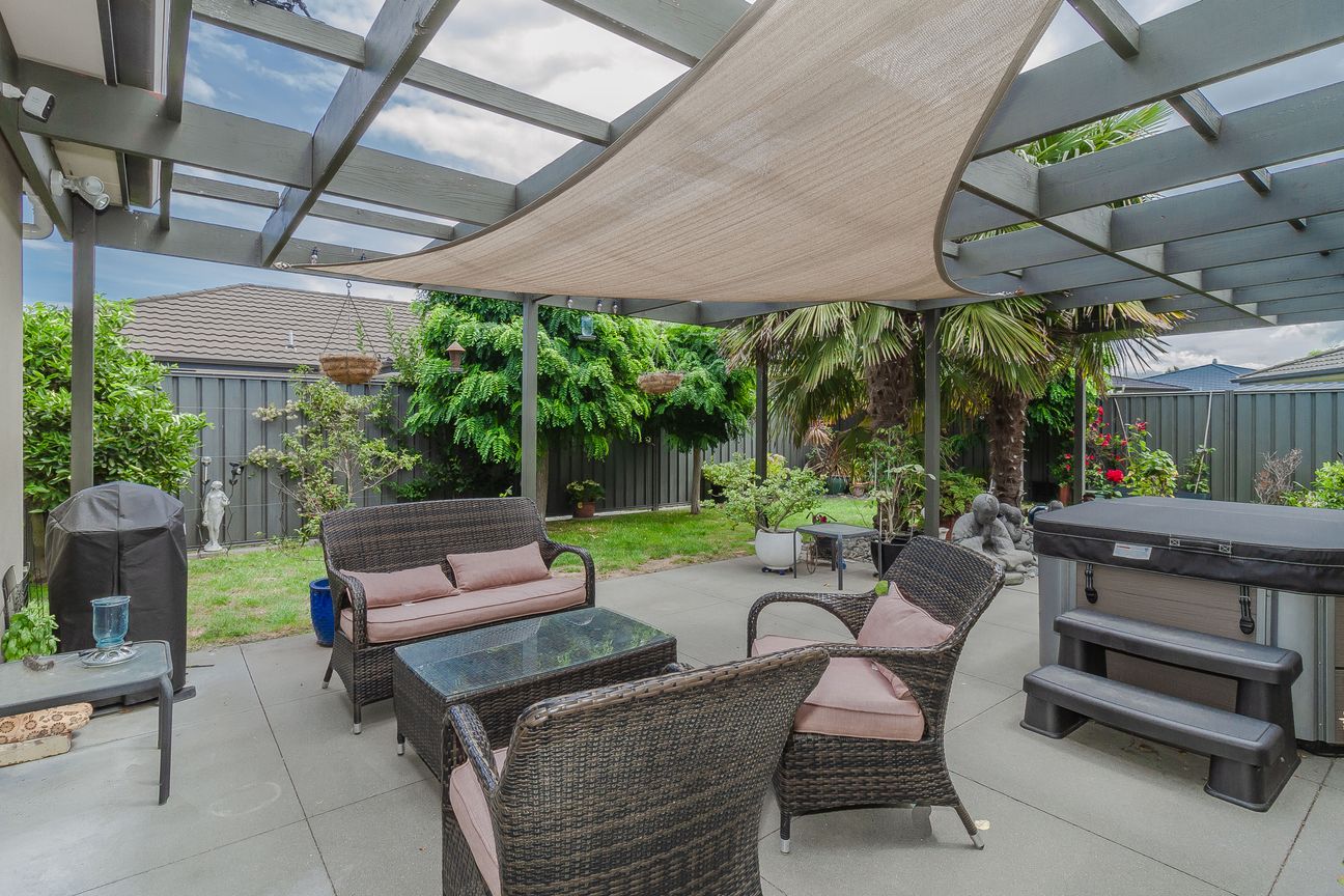 Selling Below GV - Family Home in Poraiti - Vista 3
