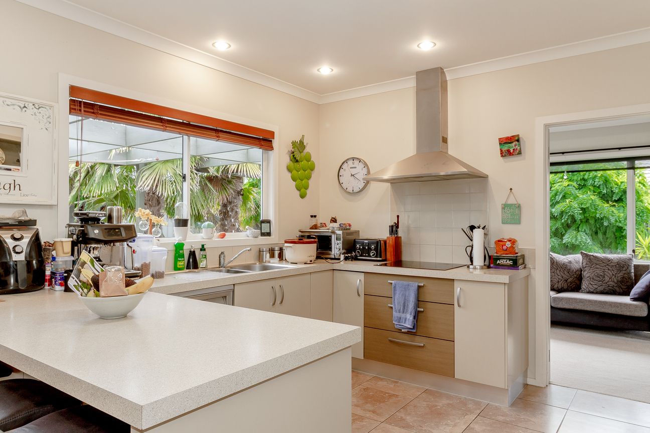 Selling Below GV - Family Home in Poraiti - Vista 2