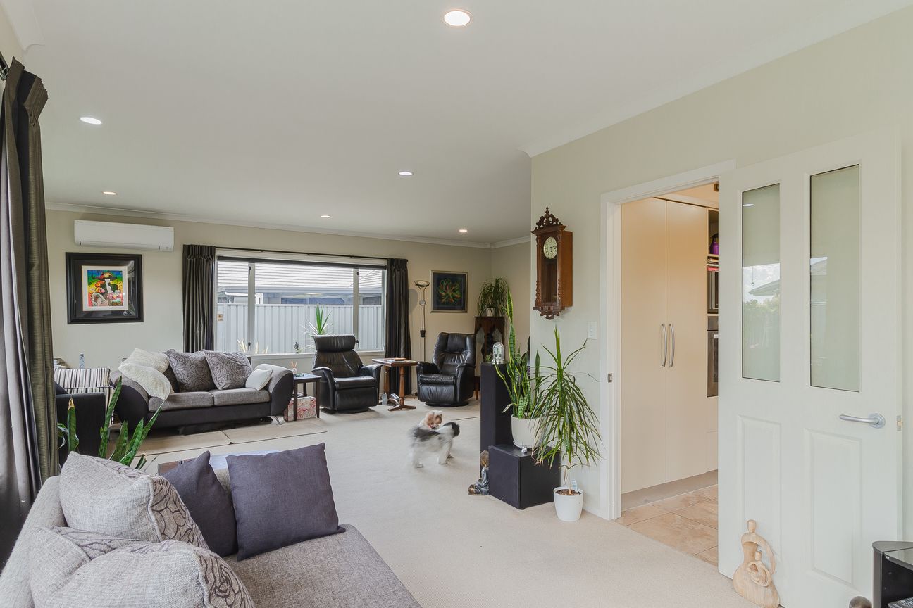 Selling Below GV - Family Home in Poraiti - Vista 4