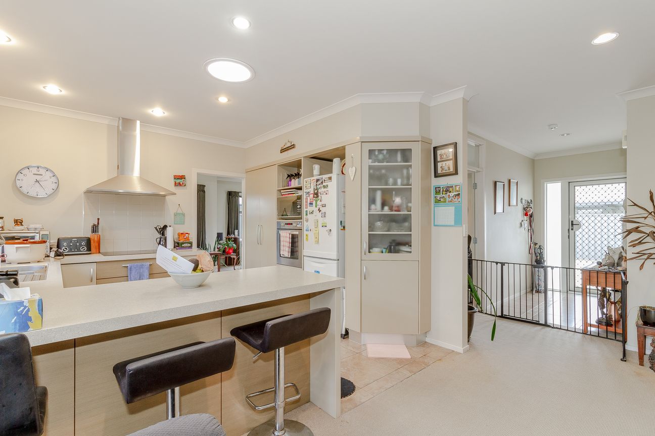 Selling Below GV - Family Home in Poraiti - Vista 5
