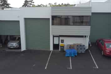 NEAT AND SECURE INDUSTRIAL UNIT – BEACH HAVEN
