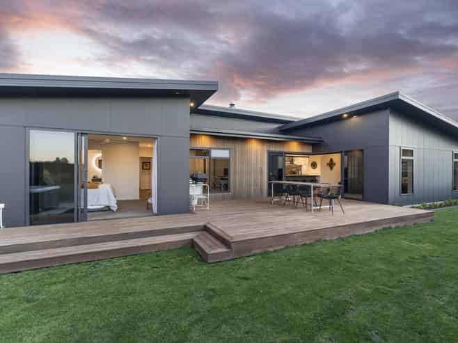 64 Les Wakefield Road, Mapua
