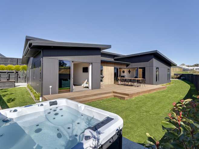 64 Les Wakefield Road, Mapua
