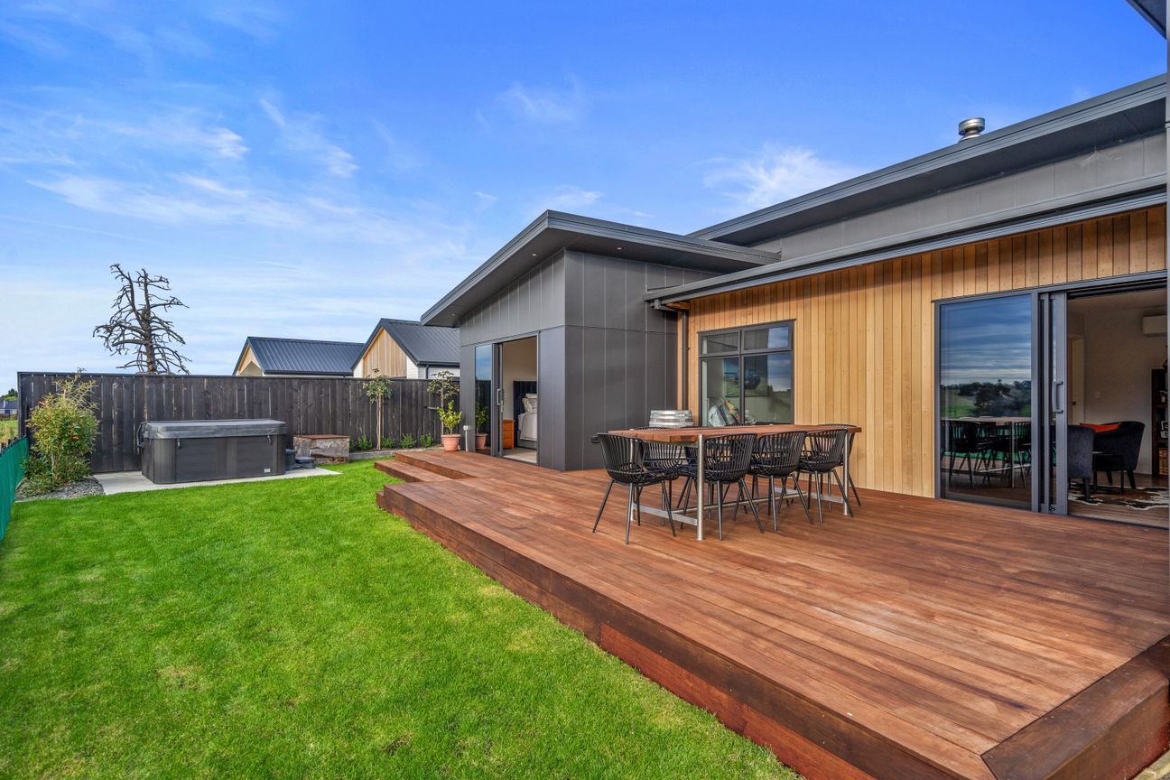 Exceptional Mapua Living Awaits! - Vista 2