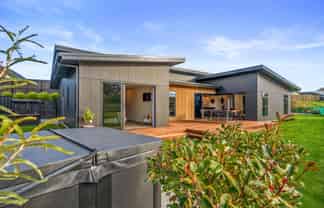 64 Les Wakefield Road, Mapua