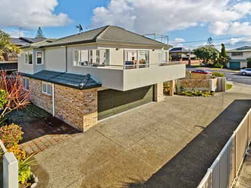 2/89 Aberdeen Road, Castor Bay