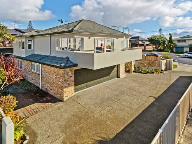 2/89 Aberdeen Road, Castor Bay