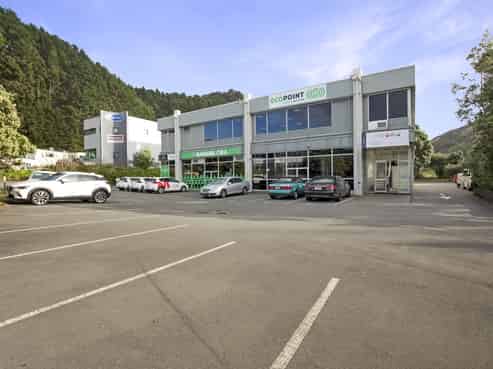 CBD fringe office with parking
