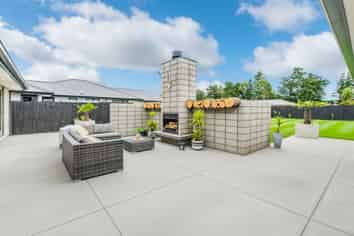 8 Perendale Place, KIRWEE