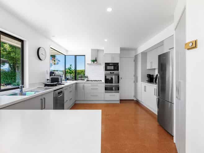 98 Godfrey Road, Fairhall