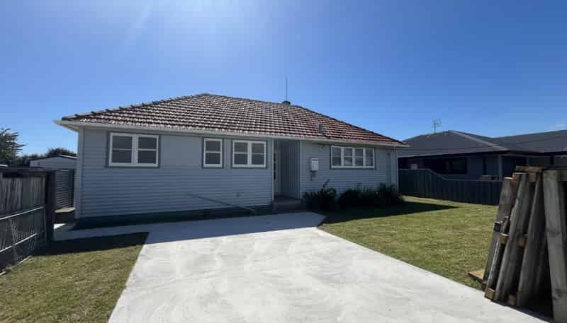 15 Queenwood Road, Levin