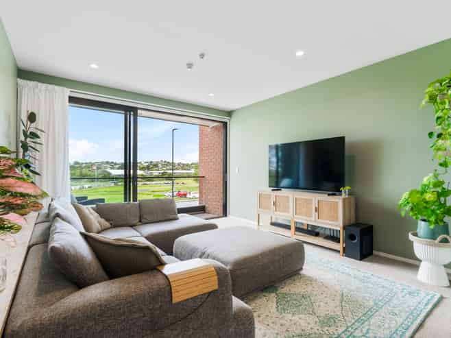 8/4 Stables Lane, Millwater