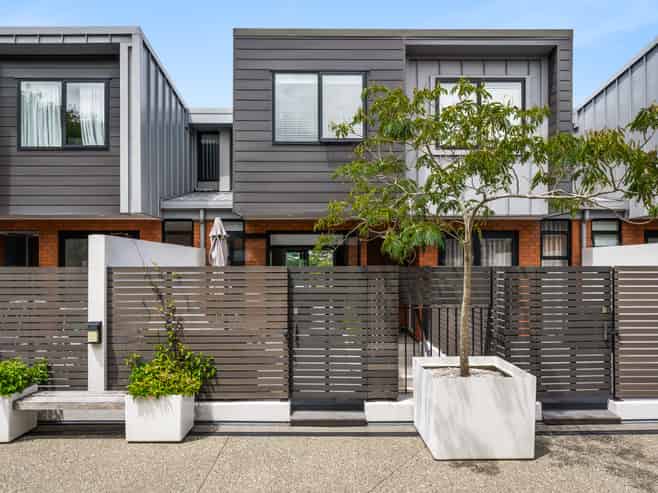 8/4 Stables Lane, Millwater