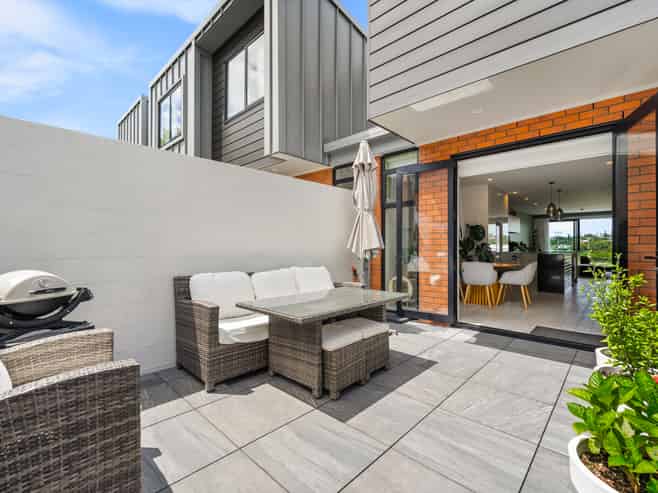 8/4 Stables Lane, Millwater