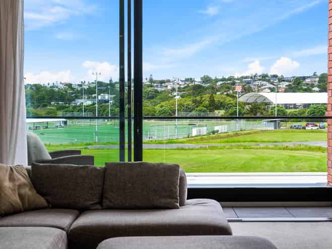 8/4 Stables Lane, Millwater