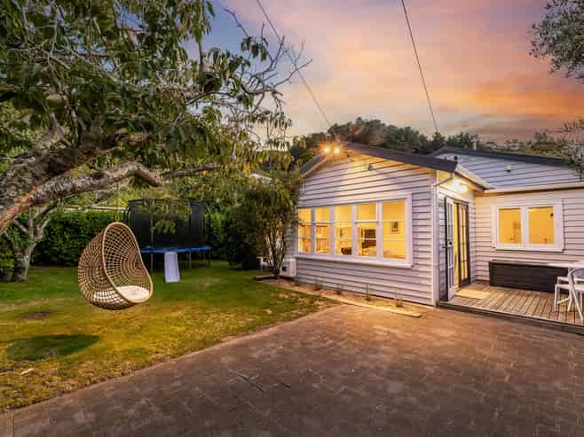 4 Totara Street, Eastbourne