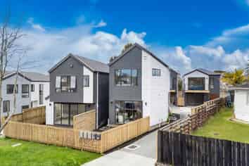 2/10 Starling Place, Ranui