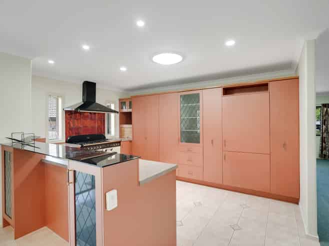 77 Saint James Drive, Huntington