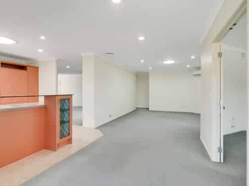 77 Saint James Drive, Huntington