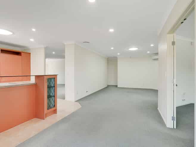 77 Saint James Drive, Huntington