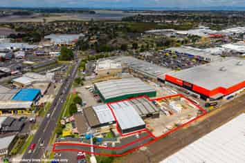 TAKANINI WAREHOUSE AND YARD AVAILABLE
