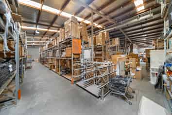 TAKANINI WAREHOUSE AND YARD AVAILABLE

