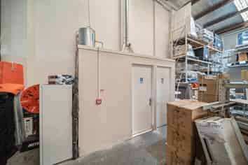 TAKANINI WAREHOUSE AND YARD AVAILABLE
