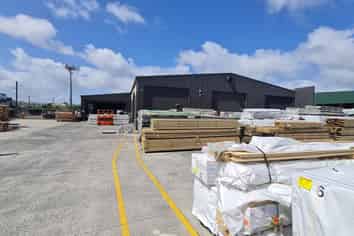 TAKANINI WAREHOUSE AND YARD AVAILABLE
