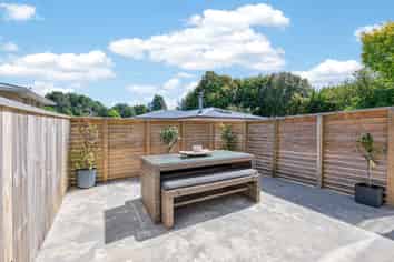 15B Rowe Parade, Wainuiomata