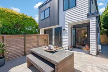 15B Rowe Parade, Wainuiomata