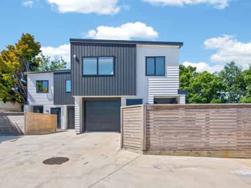 15B Rowe Parade, Wainuiomata